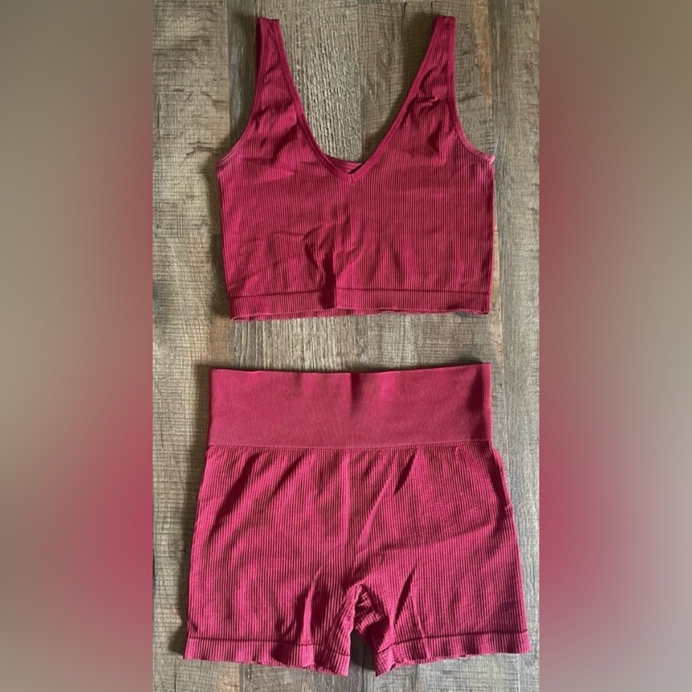 Colsie 2 piece red ribbed crop top and short set. Women’s Size Large.